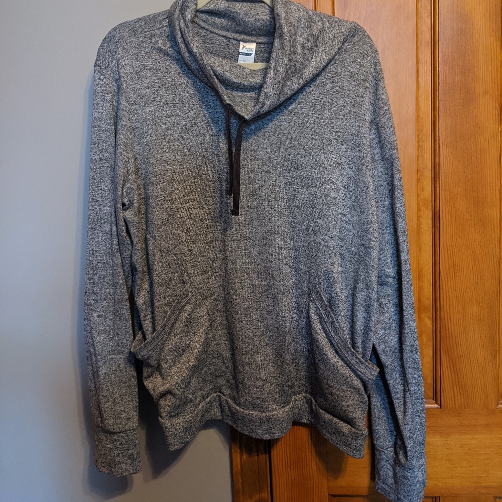 Old Navy Active sweatshirt